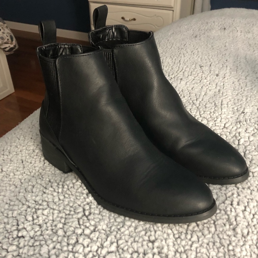 American Eagle Chelsea boots